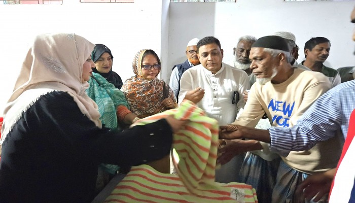 ​কোম্পানীগঞ্জে বিএনপি নেতা ফখরুল ইসলামের পক্ষ থেকে কম্বল বিতরণ
