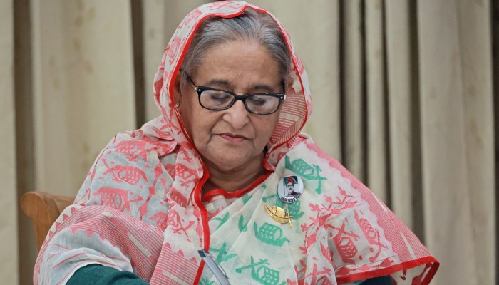 হাসিনাসহ ২৮৬ জনের দেশত্যাগে নিষেধাজ্ঞা