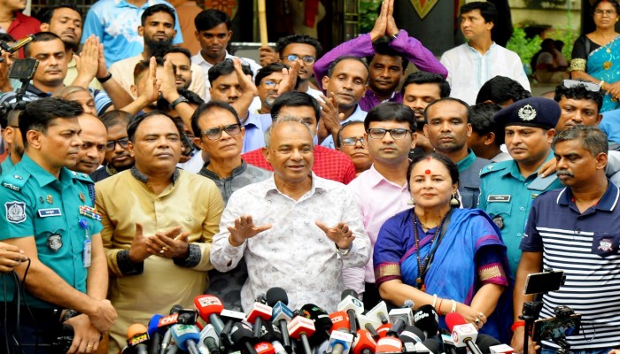 এবারের দুর্গাপূজা গতবারের চেয়েও উৎসবমুখর পরিবেশে অনুষ্ঠিত হবে- স্বরাষ্ট্র উপদেষ্টা