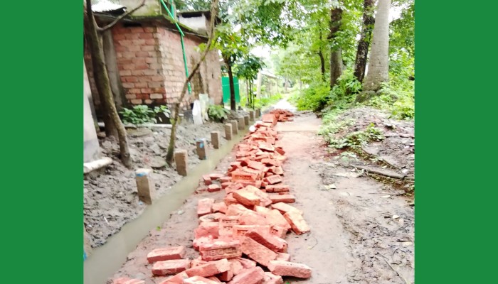 চুনারুঘাটে রাস্তার কাজে বাধা দিতে না পেরে ঠিকাদারের বাড়িতে হামলা, লুটপাট ও ভাঙচুরের অভিযোগ